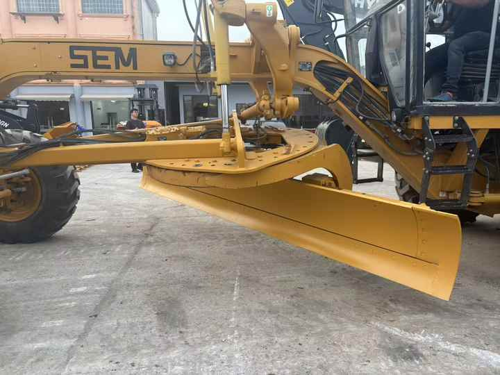 Second Hand SEM921 Motor Grader / Second Hand Motor Grader Sem 921 922 919 SEM Motor Grader for Sale - Niveleuse: photos 4 Second Hand SEM921 Motor Grader / Second Hand Motor Grader Sem 921 922 919 SEM Motor Grader for Sale - Niveleuse: photos 4