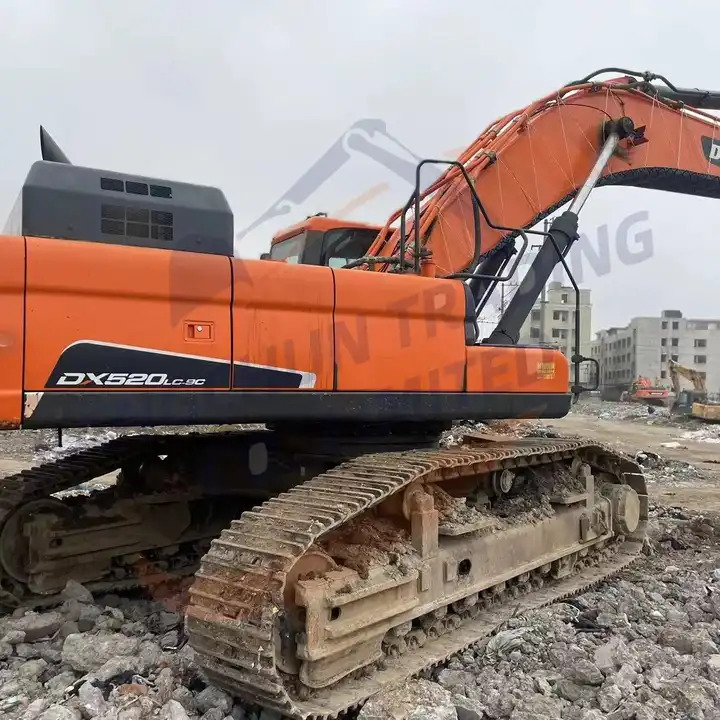 USED KOREA BRAND DOOSAN EXCAVATOR DX520LC DX520LC-9 C HYDRAULIC BIG DIGGER GOOD CONDITION FOR SALE - Pelle: photos 1 USED KOREA BRAND DOOSAN EXCAVATOR DX520LC DX520LC-9 C HYDRAULIC BIG DIGGER GOOD CONDITION FOR SALE - Pelle: photos 1