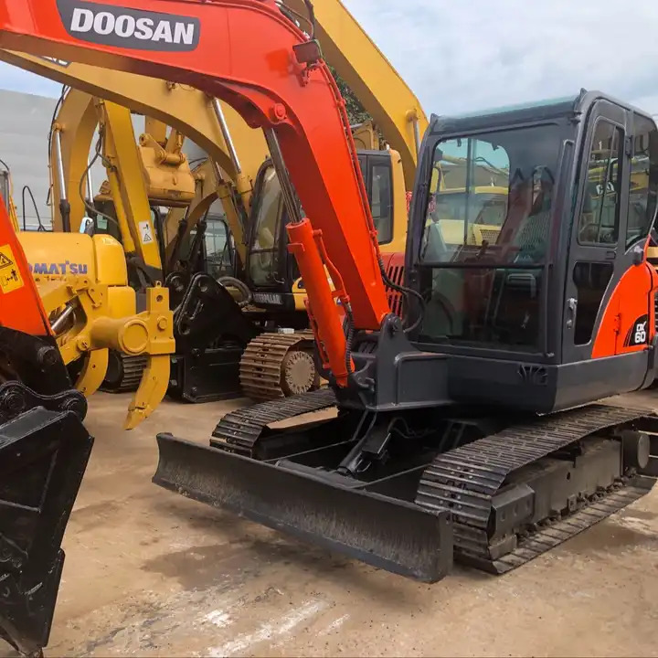 Used Doosan dx60 dh60 dx55 dh55 mini excavator 6 ton - Pelle sur chenille: photos 1 Used Doosan dx60 dh60 dx55 dh55 mini excavator 6 ton - Pelle sur chenille: photos 1