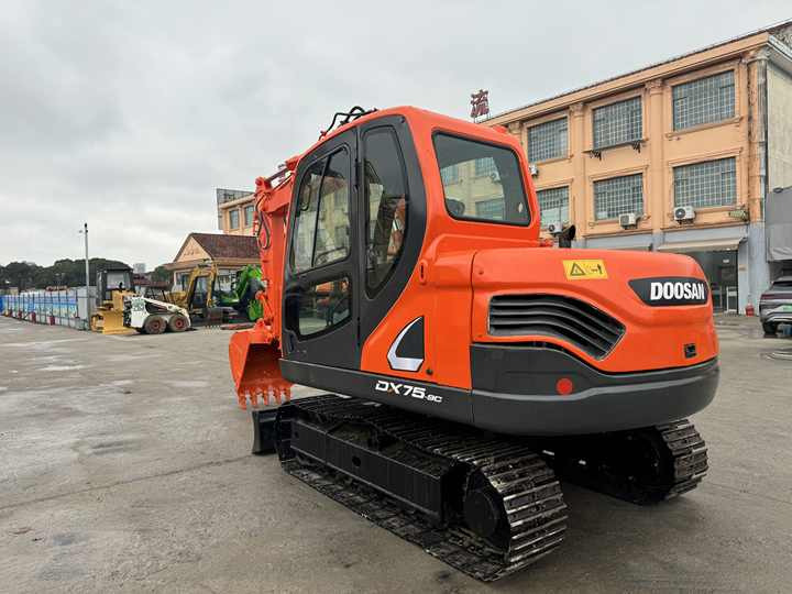 Used Excavator Doosan DX75-9C Second-hand Excavator Digger DX75-9C Compact Shovel Crawler Doosan 75 Excavator Doosan Dx75-9C - Pelle sur chenille: photos 4 Used Excavator Doosan DX75-9C Second-hand Excavator Digger DX75-9C Compact Shovel Crawler Doosan 75 Excavator Doosan Dx75-9C - Pelle sur chenille: photos 4