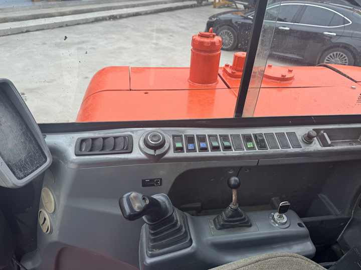 Used Excavator Doosan Dx60 Excavators Mini Machinery Doosan Dx60 Dx80 Dx75 for Sale - Pelle sur chenille: photos 5 Used Excavator Doosan Dx60 Excavators Mini Machinery Doosan Dx60 Dx80 Dx75 for Sale - Pelle sur chenille: photos 5