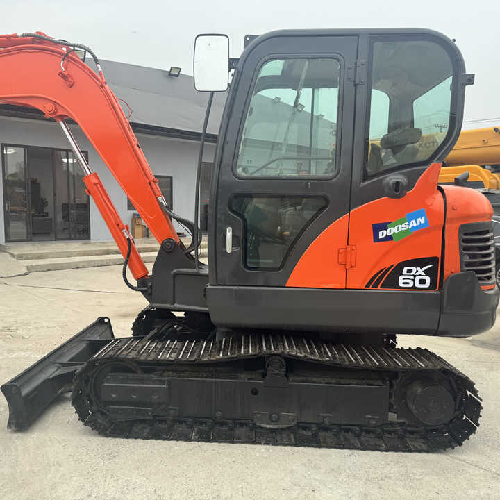 Used Excavator Doosan Dx60 Excavators Mini Machinery Doosan Dx60 Dx80 Dx75 for Sale - Pelle sur chenille: photos 1 Used Excavator Doosan Dx60 Excavators Mini Machinery Doosan Dx60 Dx80 Dx75 for Sale - Pelle sur chenille: photos 1