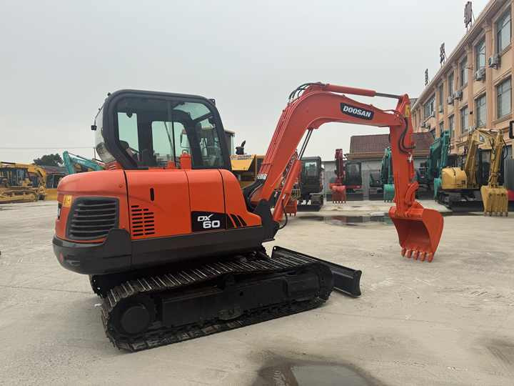 Used Excavator Doosan Dx60 Excavators Mini Machinery Doosan Dx60 Dx80 Dx75 for Sale - Pelle sur chenille: photos 3 Used Excavator Doosan Dx60 Excavators Mini Machinery Doosan Dx60 Dx80 Dx75 for Sale - Pelle sur chenille: photos 3