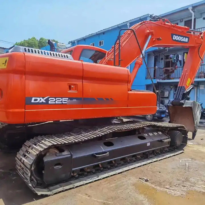 Second hand excavator used machinery equipment Doosan dx225 used excavators in stock for sale - Pelle sur chenille: photos 1 Second hand excavator used machinery equipment Doosan dx225 used excavators in stock for sale - Pelle sur chenille: photos 1