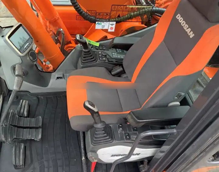 Second hand excavator used machinery equipment Doosan dx225 used excavators in stock for sale - Pelle sur chenille: photos 5 Second hand excavator used machinery equipment Doosan dx225 used excavators in stock for sale - Pelle sur chenille: photos 5