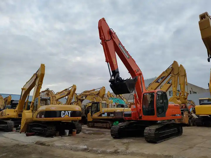 Used excavators in stock for sale second hand excavator used machinery equipment Doosan dx225 - Pelle sur chenille: photos 4 Used excavators in stock for sale second hand excavator used machinery equipment Doosan dx225 - Pelle sur chenille: photos 4