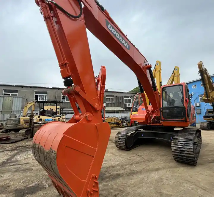 Used original Korea Doosan 20 ton excavator with cheap price and good condition DOOSAN Dx220LC-9e - Pelle sur chenille: photos 1 Used original Korea Doosan 20 ton excavator with cheap price and good condition DOOSAN Dx220LC-9e - Pelle sur chenille: photos 1