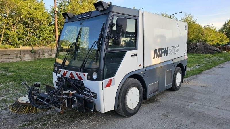 Mfh 5500 sweeper - with air conditionier - Balayeuse de voirie: photos 2 Mfh 5500 sweeper - with air conditionier - Balayeuse de voirie: photos 2