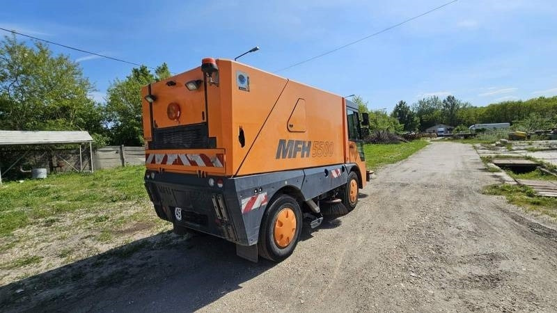 Mfh 5500 sweeper - with air conditionier - Balayeuse de voirie: photos 3 Mfh 5500 sweeper - with air conditionier - Balayeuse de voirie: photos 3
