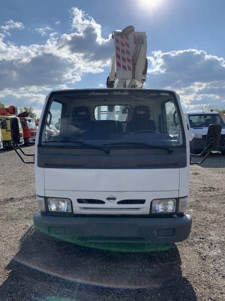 Nissan Cabstar Oil&Steel Snake 179 City - 17,5m, 200 kg - Camion avec nacelle: photos 3 Nissan Cabstar Oil&Steel Snake 179 City - 17,5m, 200 kg - Camion avec nacelle: photos 3