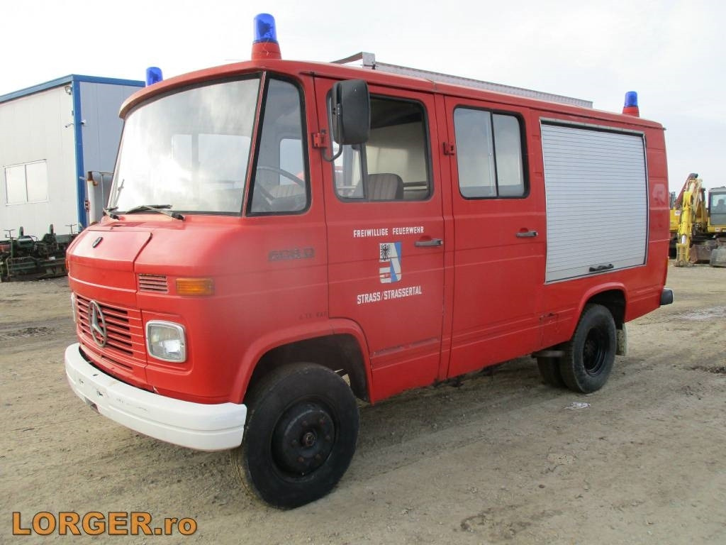 Mercedes-Benz 608 D - Camion fourgon: photos 1 Mercedes-Benz 608 D - Camion fourgon: photos 1
