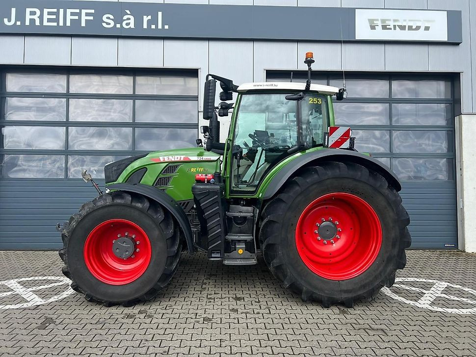 J.Reiff Sarl
Herr Stefan Neukirch - 77 Z.I in den - Tracteur agricole: photos 3 J.Reiff Sarl
Herr Stefan Neukirch - 77 Z.I in den - Tracteur agricole: photos 3