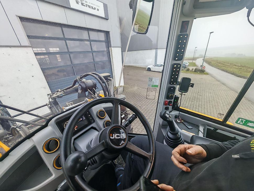 Chargeuse sur pneus J.Reiff Sarl                        
                                                                Herr Stefan Neukirch                                                                - 77 Z.I in den: photos 10