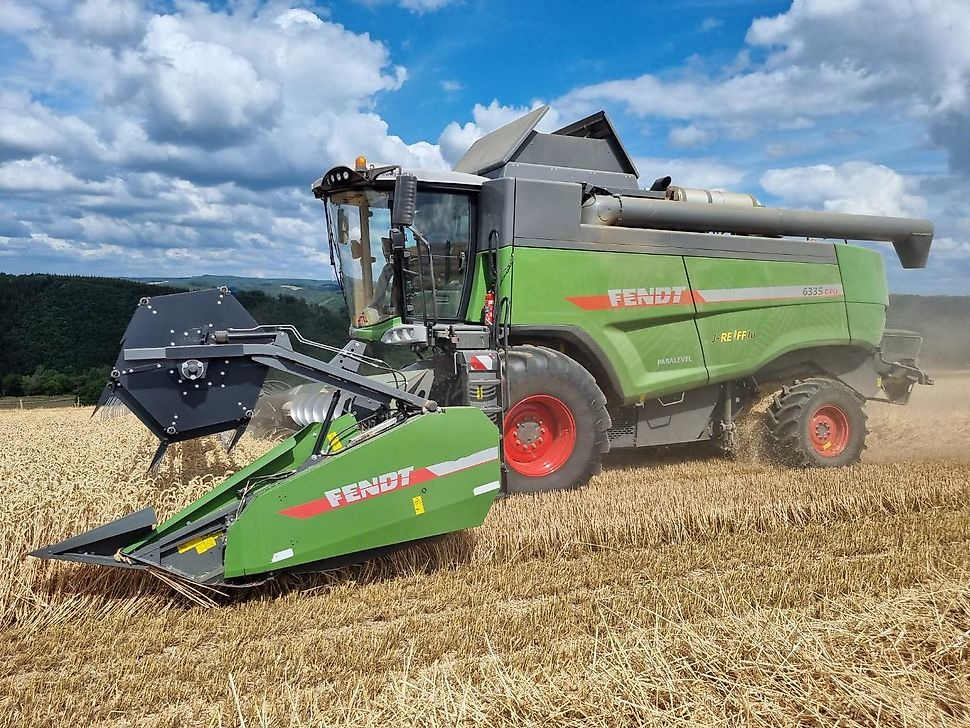 J.Reiff Sarl
Herr Stefan Neukirch - 77 Z.I in den - Moissonneuse-batteuse: photos 2 J.Reiff Sarl
Herr Stefan Neukirch - 77 Z.I in den - Moissonneuse-batteuse: photos 2