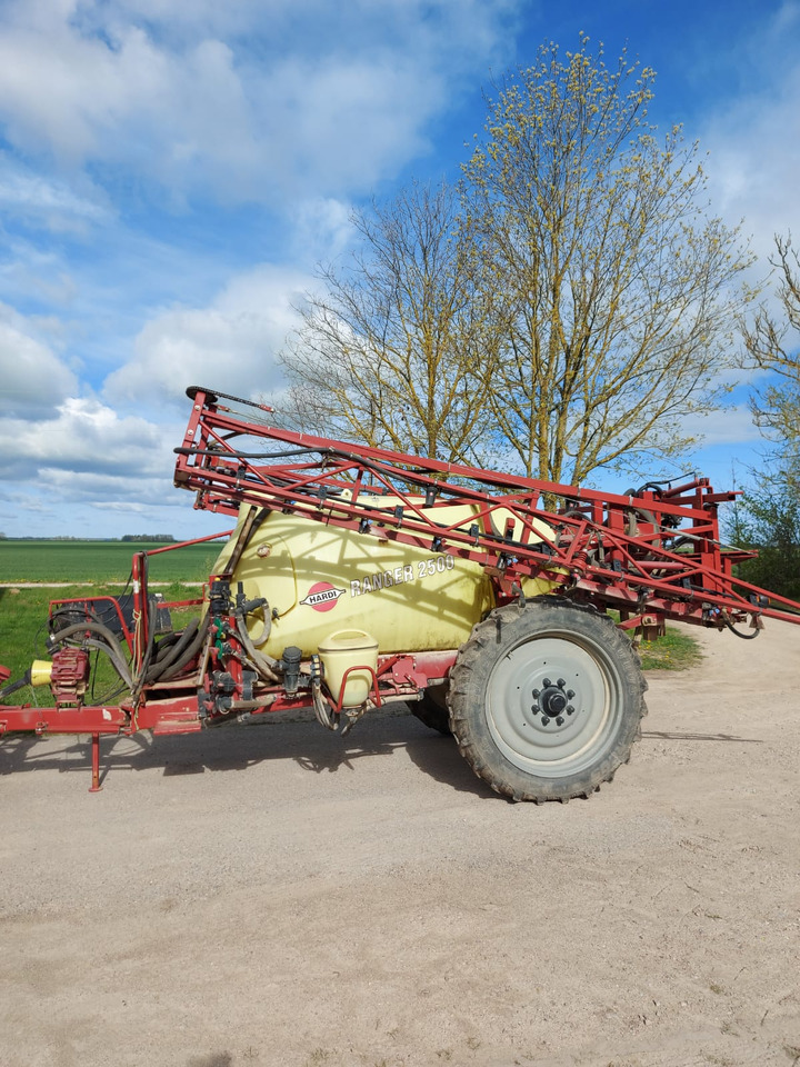HARDI Ranger 2500 - Pulvérisateur traîné: photos 1 HARDI Ranger 2500 - Pulvérisateur traîné: photos 1