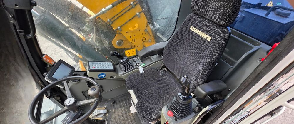 Pelle sur pneus Liebherr A 914 COMPACT: photos 14