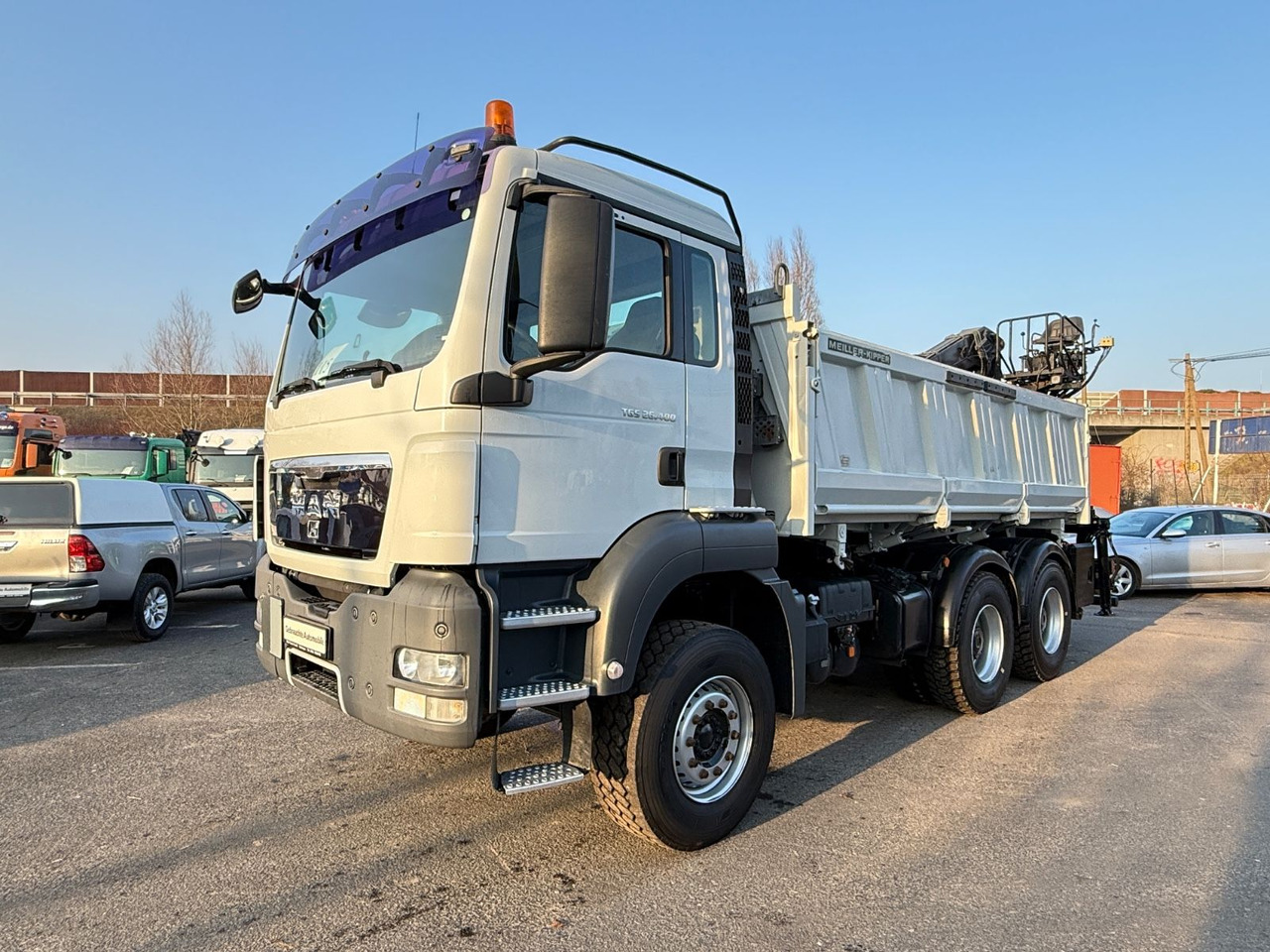 MAN TGS 26.400 Kipper mit Kran Jonsered 6x4 - Camion benne: photos 3 MAN TGS 26.400 Kipper mit Kran Jonsered 6x4 - Camion benne: photos 3