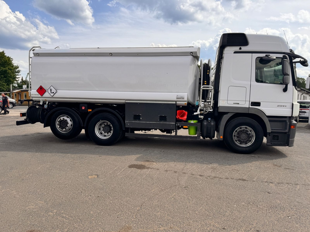 Mercedes-Benz Actros 2541 Tankwagen - Camion citerne: photos 5 Mercedes-Benz Actros 2541 Tankwagen - Camion citerne: photos 5