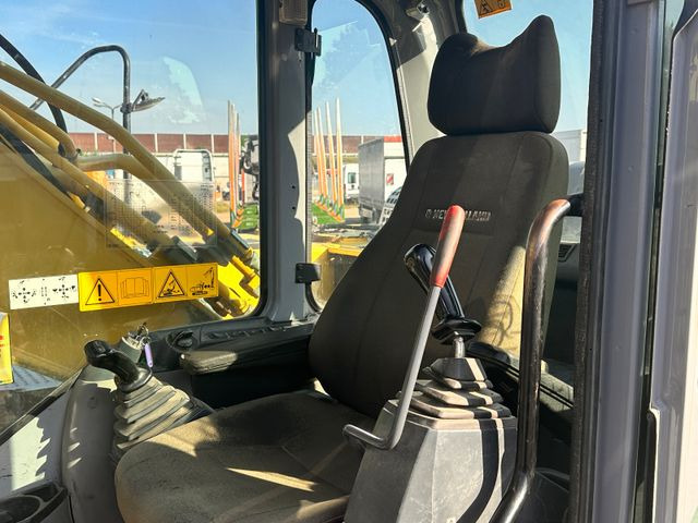 Pelle sur chenille New Holland E 265 B: photos 9 Pelle sur chenille New Holland E 265 B: photos 9