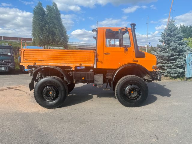 Unimog 2100 4x4 - Camion plateau: photos 5 Unimog 2100 4x4 - Camion plateau: photos 5
