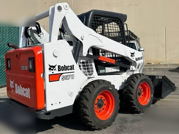 BOBCAT S590 - Mini chargeuse: photos 1 BOBCAT S590 - Mini chargeuse: photos 1