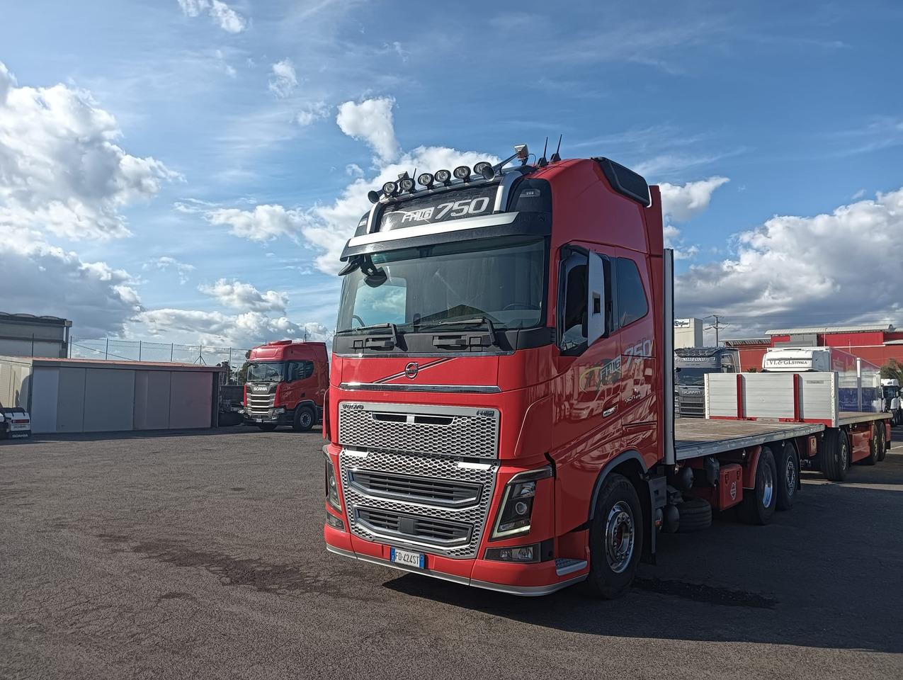 VOLVO FH16 750 - Camion plateau: photos 1 VOLVO FH16 750 - Camion plateau: photos 1