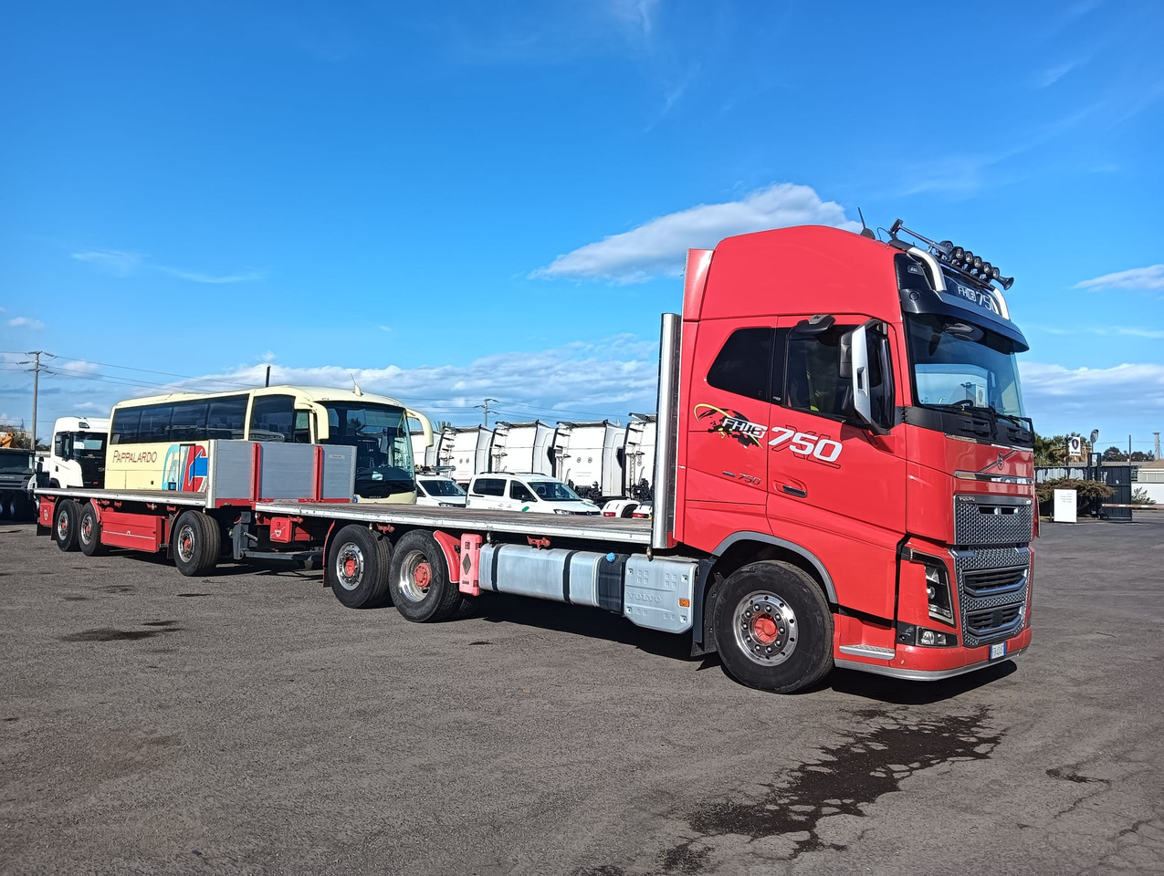 VOLVO FH16 750 - Camion plateau: photos 5 VOLVO FH16 750 - Camion plateau: photos 5