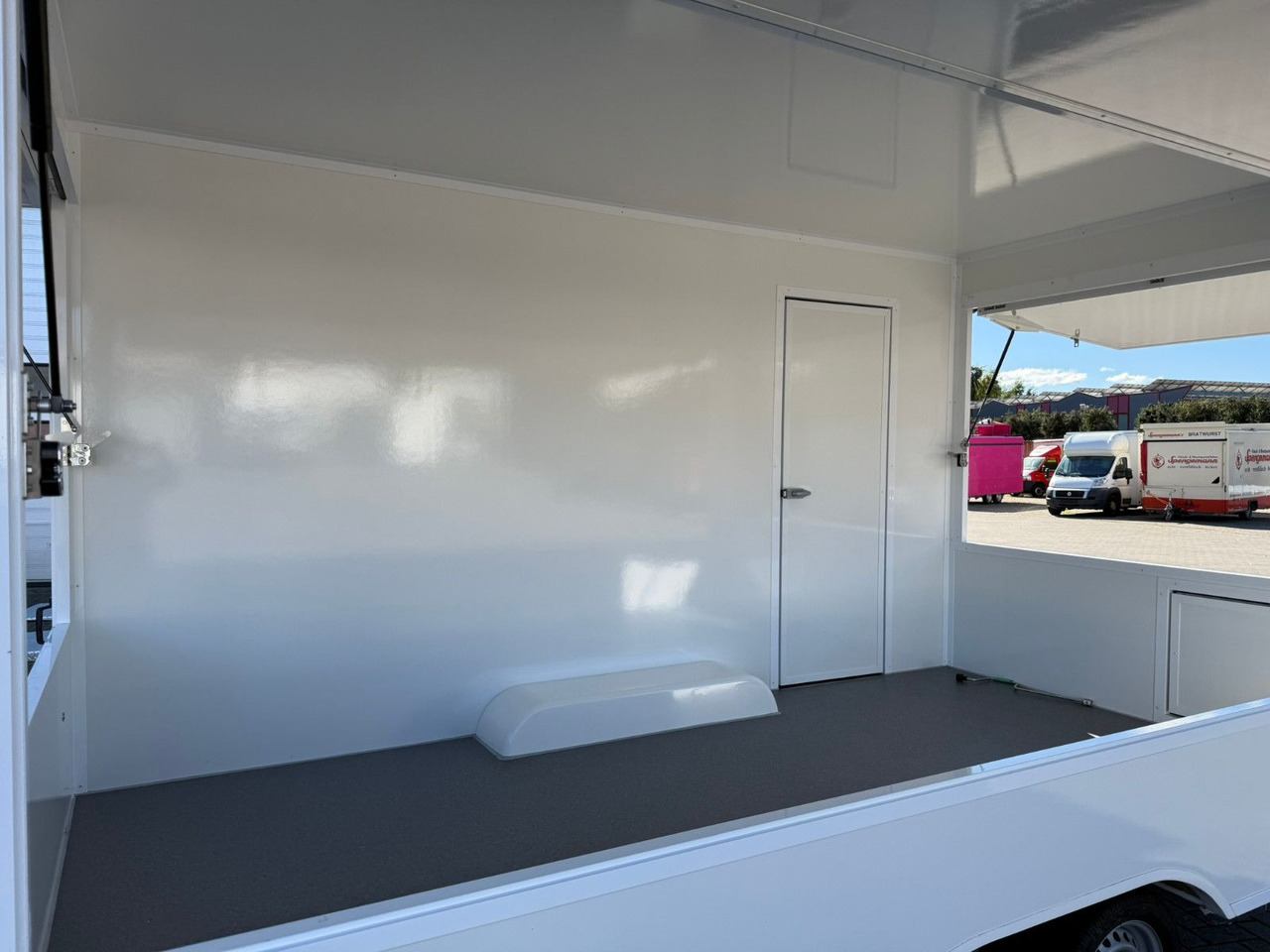 Esselmann Karello 4.2i Verkaufsanhänger Imbiss - Remorque magasin: photos 5 Esselmann Karello 4.2i Verkaufsanhänger Imbiss - Remorque magasin: photos 5