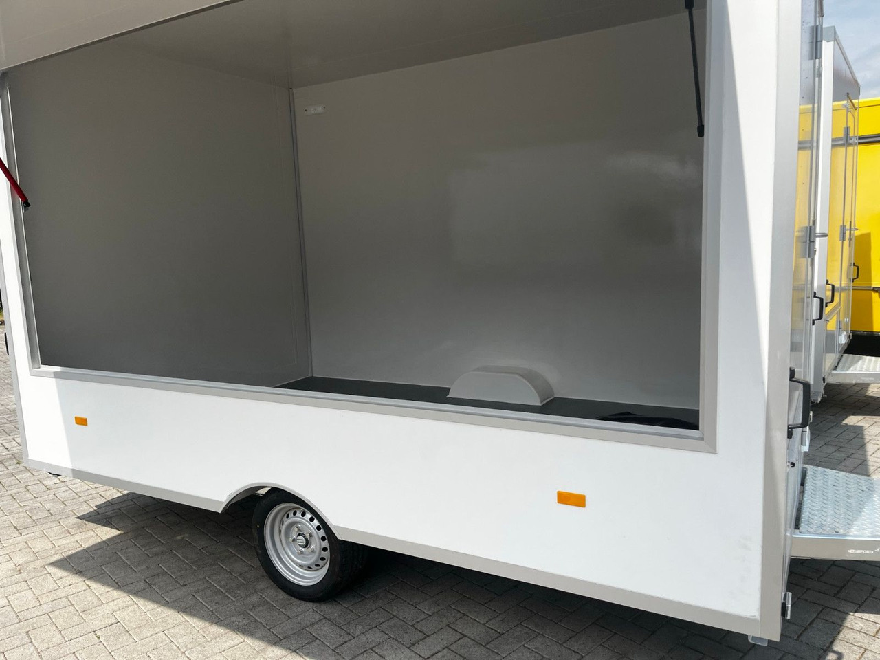 Esselmann Sandwichanhänger Verkaufsanhänger leer - Remorque magasin: photos 3 Esselmann Sandwichanhänger Verkaufsanhänger leer - Remorque magasin: photos 3