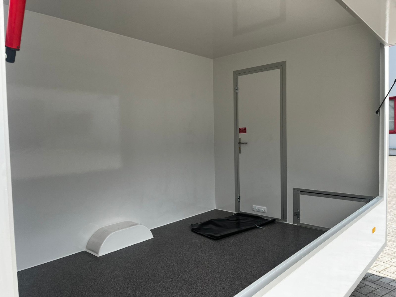 Esselmann Sandwichanhänger Verkaufsanhänger leer - Remorque magasin: photos 4 Esselmann Sandwichanhänger Verkaufsanhänger leer - Remorque magasin: photos 4