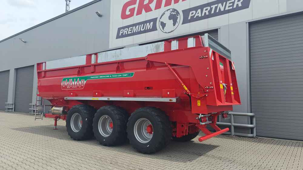 VAIA NL28 (3 axle trailer) - Matériel de fenaison: photos 3 VAIA NL28 (3 axle trailer) - Matériel de fenaison: photos 3
