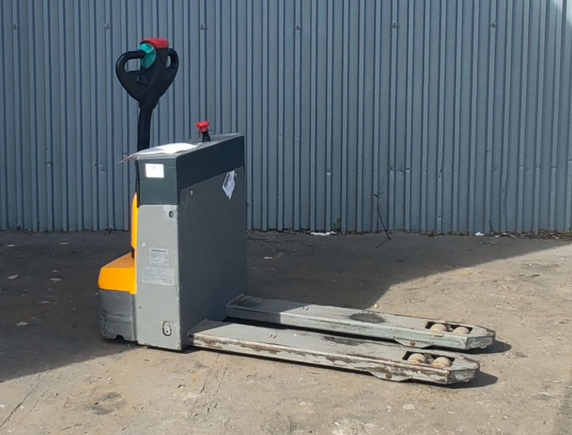 Jungheinrich EJE m13 Li Ion (x4pc. package) - Transpalette: photos 2 Jungheinrich EJE m13 Li Ion (x4pc. package) - Transpalette: photos 2