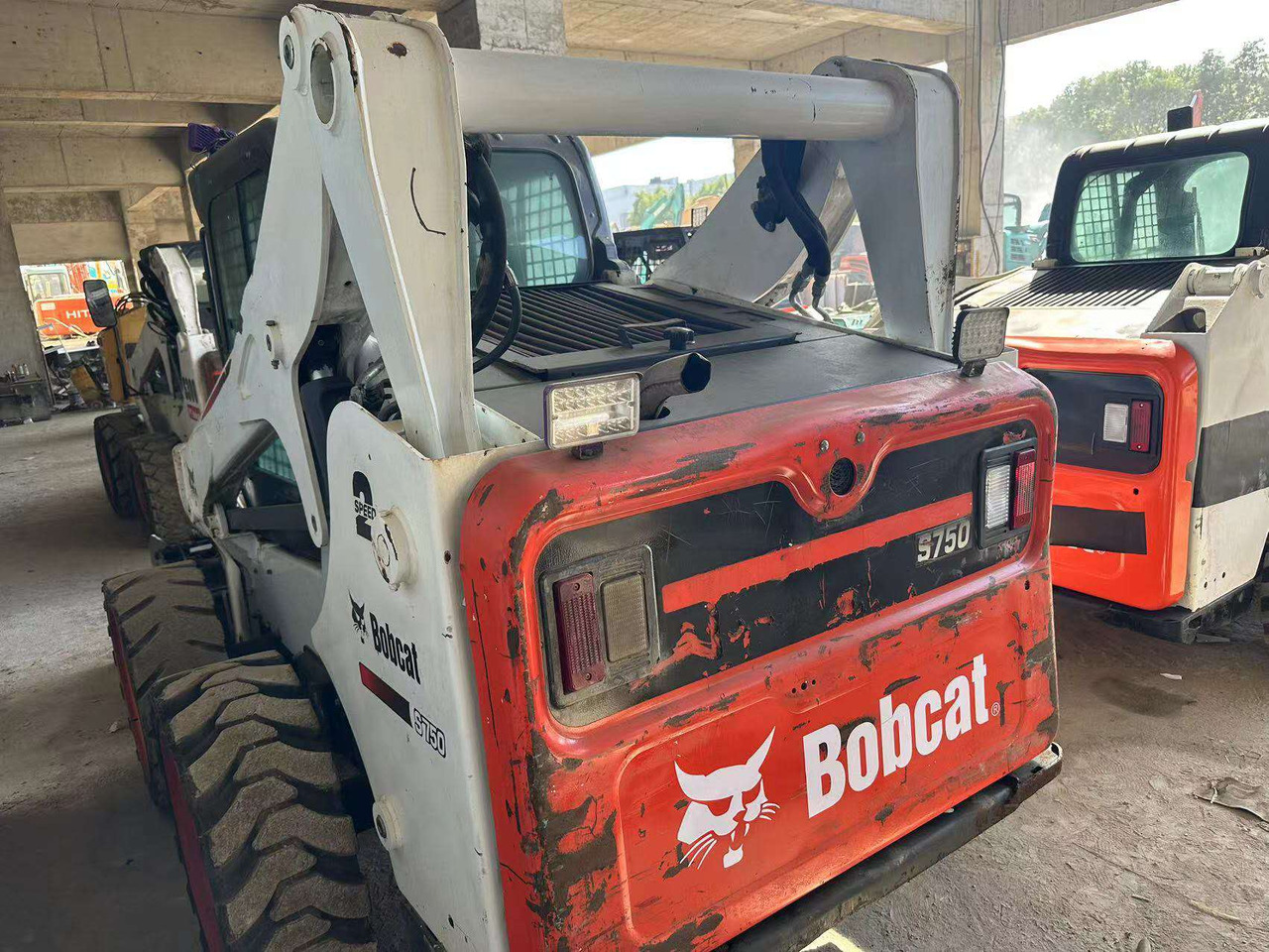 Bobcat S750 - Mini chargeuse: photos 4 Bobcat S750 - Mini chargeuse: photos 4