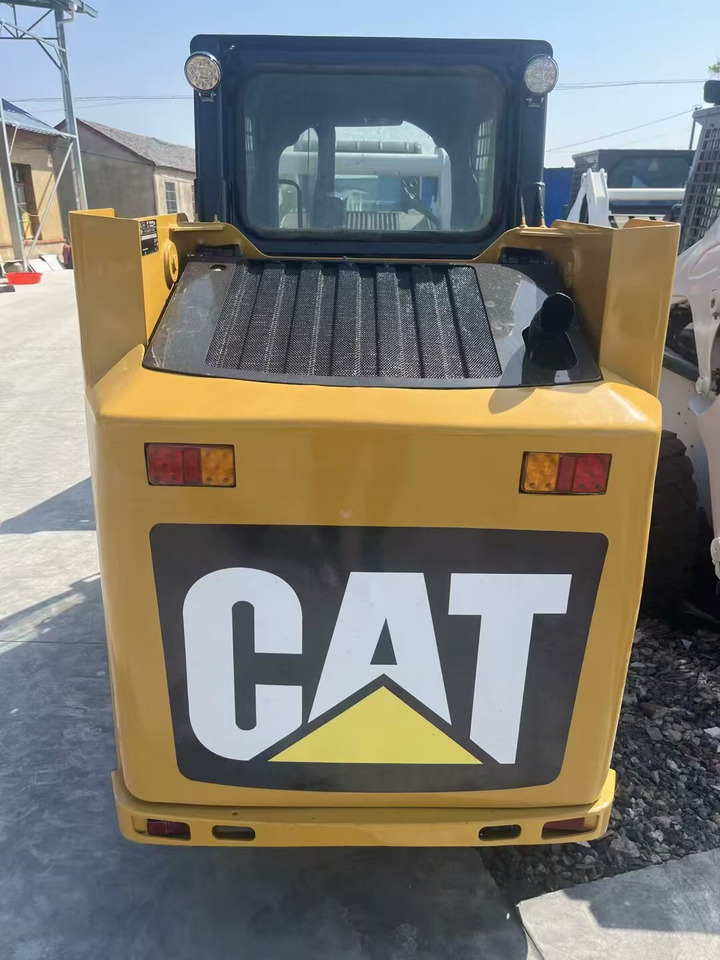 CAT 226B3 - Mini chargeuse: photos 5 CAT 226B3 - Mini chargeuse: photos 5
