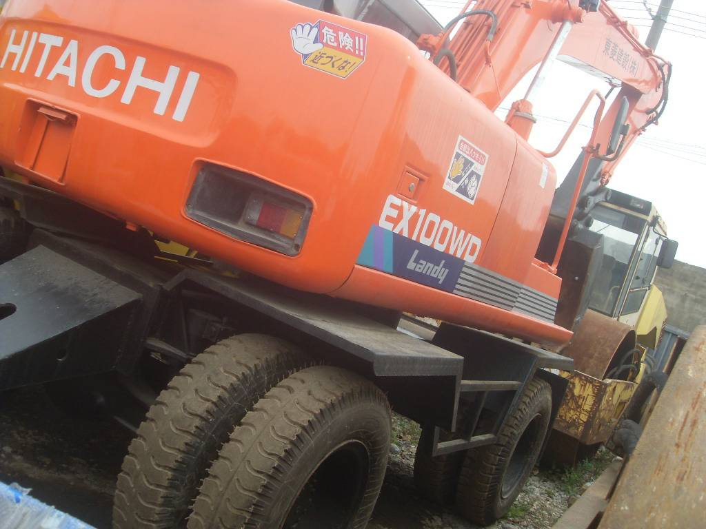 Hitachi EX100WD-3 - Pelle sur pneus: photos 1 Hitachi EX100WD-3 - Pelle sur pneus: photos 1