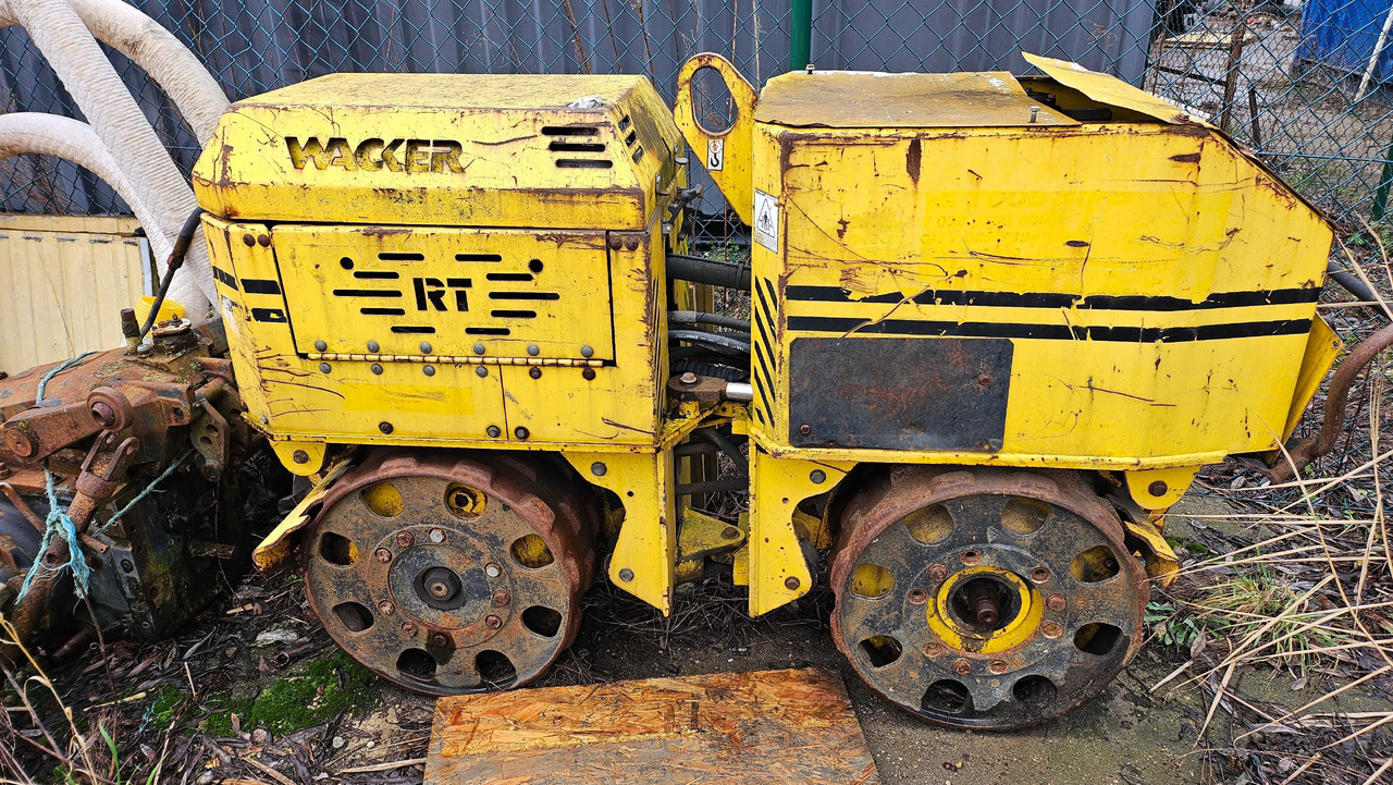 Walec WACKER RT820 silnik kręci ale nie odpala - Mini compacteur: photos 1 Walec WACKER RT820 silnik kręci ale nie odpala - Mini compacteur: photos 1