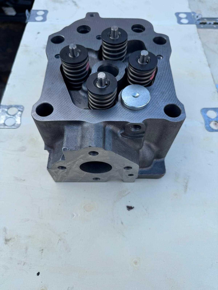 Głowica do silnika Mercedes om 501/541 Jaguar ROPA CLAAS e5 stg3 - Moteur: photos 1 Głowica do silnika Mercedes om 501/541 Jaguar ROPA CLAAS e5 stg3 - Moteur: photos 1