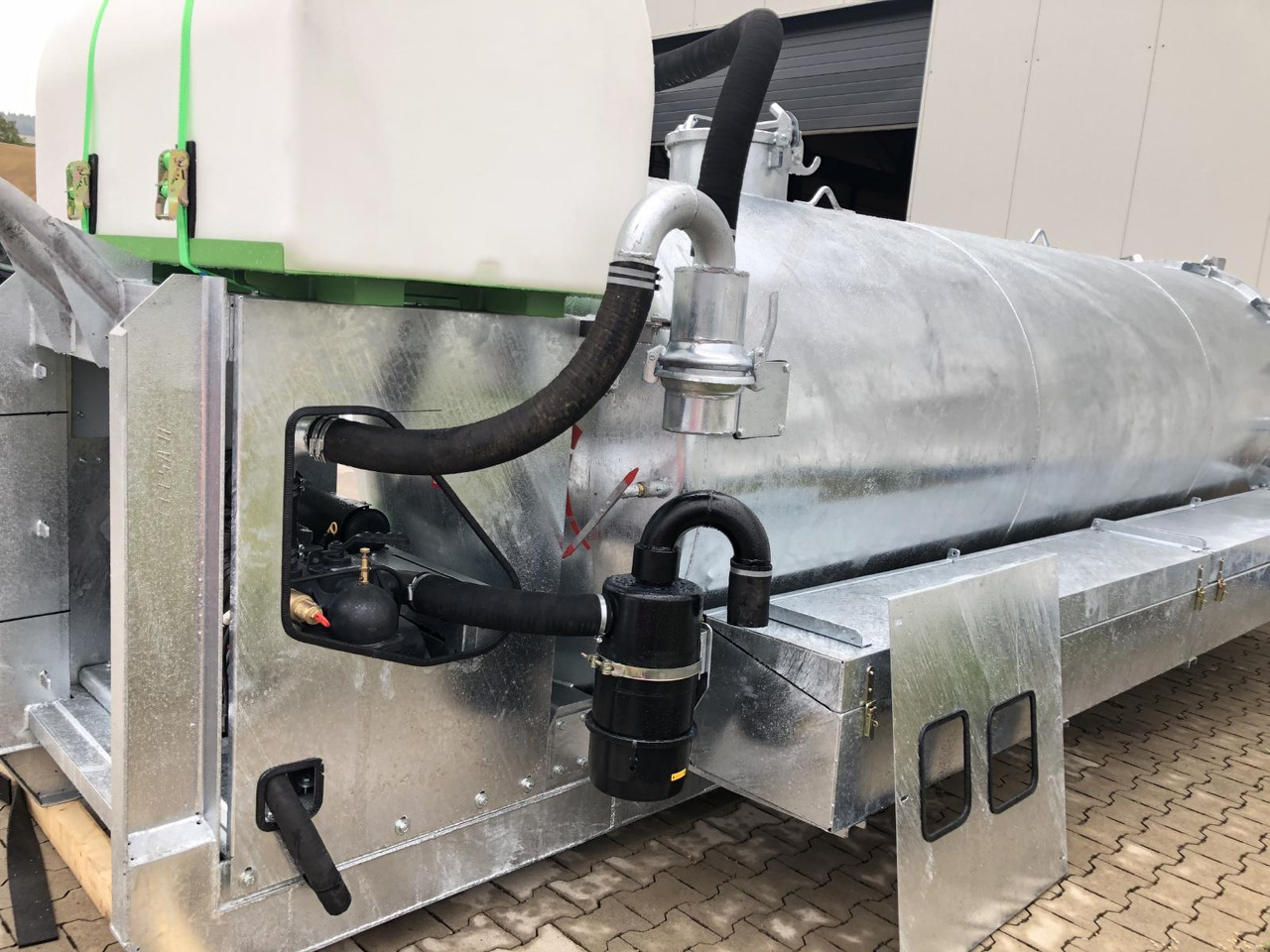 S-Vac 10m³ vacuum hook lifting roll-of container 10m³ - Benne ampliroll: photos 3 S-Vac 10m³ vacuum hook lifting roll-of container 10m³ - Benne ampliroll: photos 3