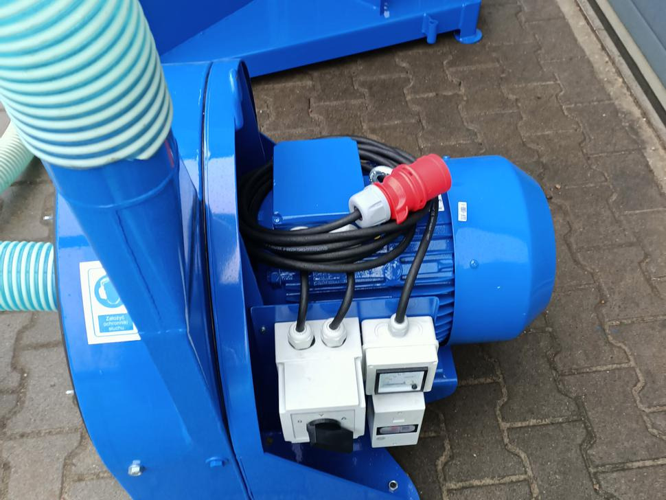 Dozamech Getreidebrecher / Grain crusher / Broyeur à grains / Trituratore / Измельчитель / Rozdrabniacz - Matériel d'élevage: photos 3 Dozamech Getreidebrecher / Grain crusher / Broyeur à grains / Trituratore / Измельчитель / Rozdrabniacz - Matériel d'élevage: photos 3