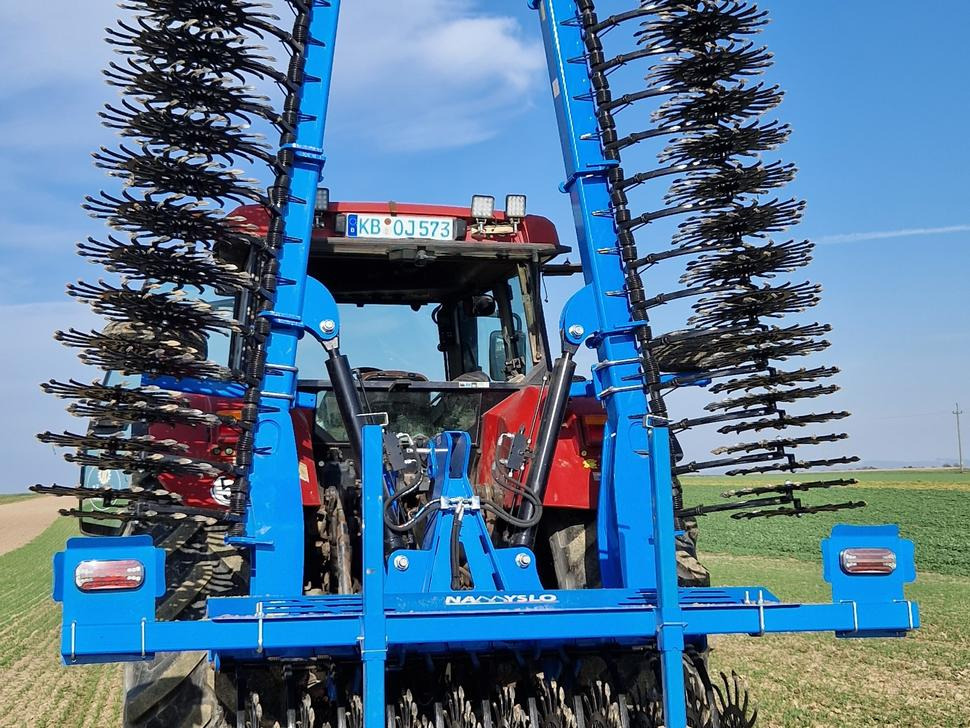 Namysło Rotorstriegel / Rotary hoe / Houe rotative / Ротационная борона / Brona wirnikowa / Pielnik 6,6 m - Bineuse: photos 3 Namysło Rotorstriegel / Rotary hoe / Houe rotative / Ротационная борона / Brona wirnikowa / Pielnik 6,6 m - Bineuse: photos 3
