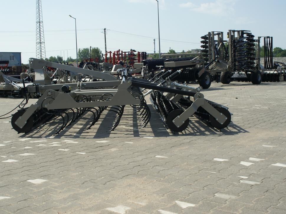 ROLEX Saatbettkombination / Hydraulically cultivator / Vibroculteur / Aggregato di coltivazione /  Почвообрабатывающий гидравлический складывающийся агрегат / Agregat uprawowy hydraulicznie składany - crédit-bail ROLEX Saatbettkombination / Hydraulically cultivator / Vibroculteur / Aggregato di coltivazione /  Почвообрабатывающий гидравлический складывающийся агрегат / Agregat uprawowy hydraulicznie składany: photos 28