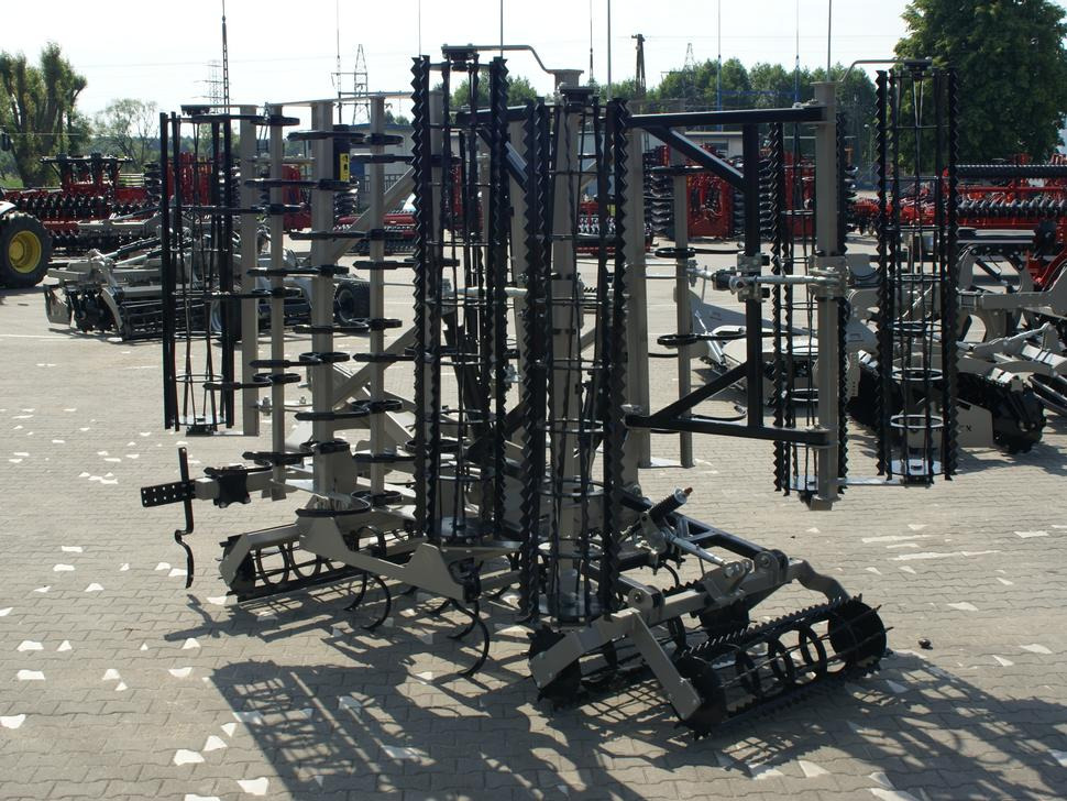 ROLEX Saatbettkombination / Hydraulically cultivator / Vibroculteur / Aggregato di coltivazione /  Почвообрабатывающий гидравлический складывающийся агрегат / Agregat uprawowy hydraulicznie składany - crédit-bail ROLEX Saatbettkombination / Hydraulically cultivator / Vibroculteur / Aggregato di coltivazione /  Почвообрабатывающий гидравлический складывающийся агрегат / Agregat uprawowy hydraulicznie składany: photos 8