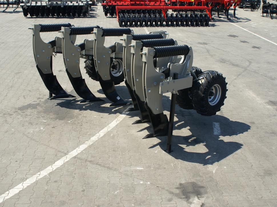 Décompacteur neuf ROLEX Tiefenlockerer / Subsoiler / Décompacteur / Dissodatori / Subsolador / Глубокорыхлитель / Głębosz typ V 3 m: photos 12 Décompacteur neuf ROLEX Tiefenlockerer / Subsoiler / Décompacteur / Dissodatori / Subsolador / Глубокорыхлитель / Głębosz typ V 3 m: photos 12