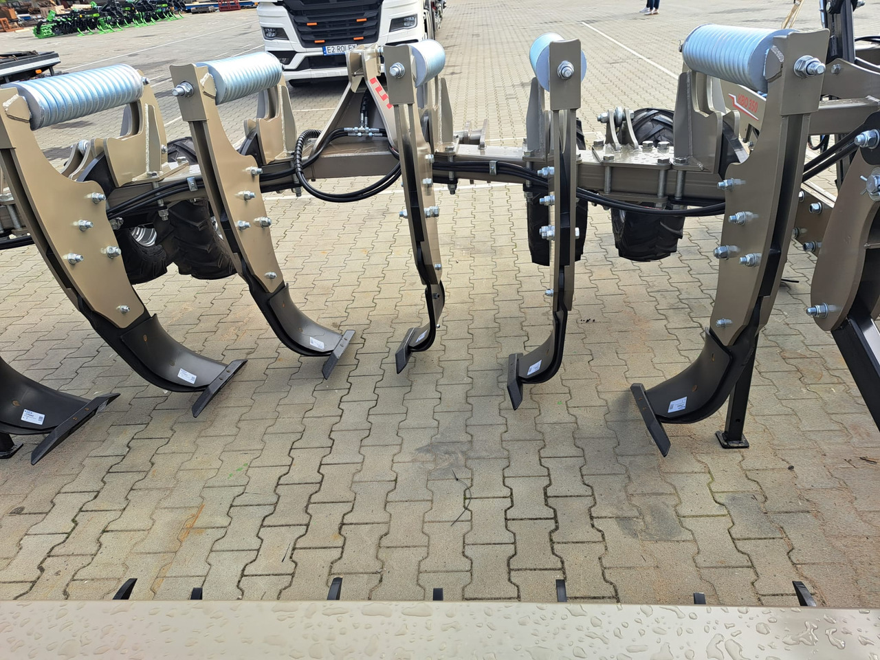 ROLEX Tiefenlockerer / Subsoiler / Décompacteur / Subsolador / Dissodatori / Глубокорыхлитель тип V / Głębosz typ V 3 m - Décompacteur: photos 4 ROLEX Tiefenlockerer / Subsoiler / Décompacteur / Subsolador / Dissodatori / Глубокорыхлитель тип V / Głębosz typ V 3 m - Décompacteur: photos 4
