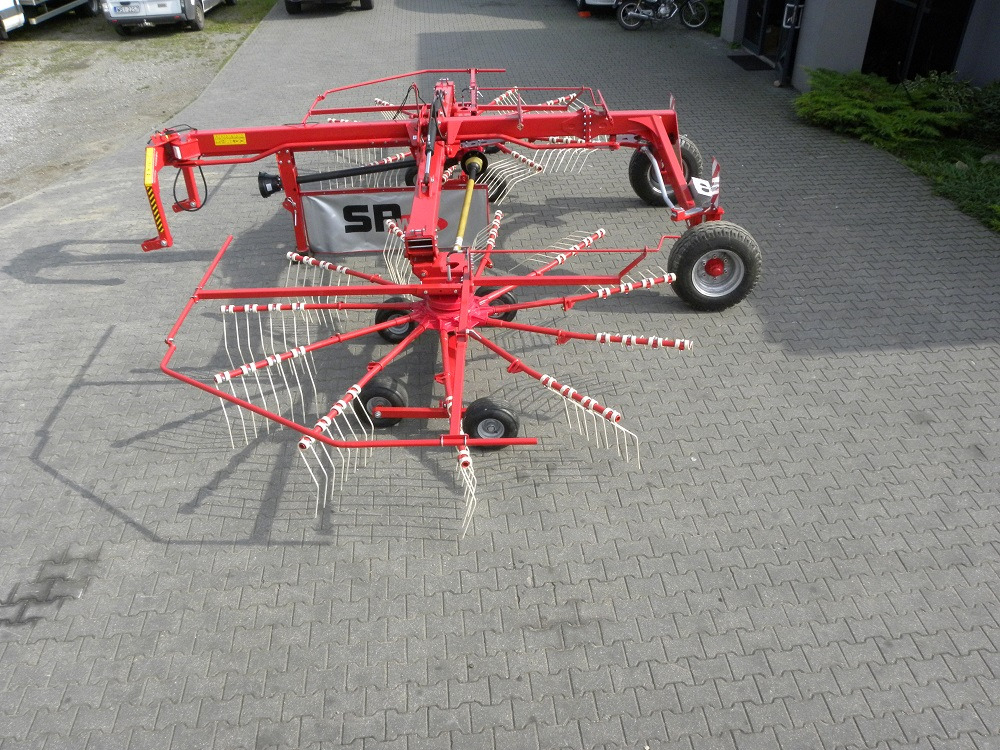 Spawex Kreiselschwader / Rake / Andaineur / Ranghinatore / Rastrillo / Роторные грабли / Zgrabiarka 7,65 m - Matériel de fenaison: photos 3 Spawex Kreiselschwader / Rake / Andaineur / Ranghinatore / Rastrillo / Роторные грабли / Zgrabiarka 7,65 m - Matériel de fenaison: photos 3