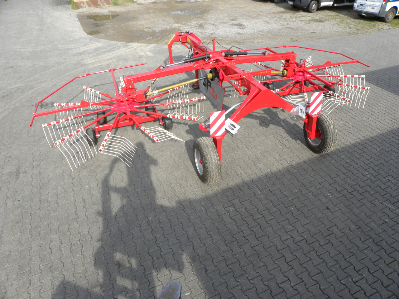Spawex Kreiselschwader / Rake / Andaineur / Ranghinatore / Rastrillo / Роторные грабли / Zgrabiarka 7,65 m - Matériel de fenaison: photos 2 Spawex Kreiselschwader / Rake / Andaineur / Ranghinatore / Rastrillo / Роторные грабли / Zgrabiarka 7,65 m - Matériel de fenaison: photos 2