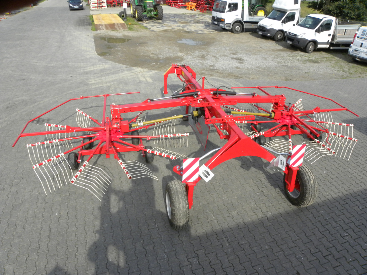 Spawex Kreiselschwader / Rake / Andaineur / Ranghinatore / Rastrillo / Роторные грабли / Zgrabiarka 7,65 m - Matériel de fenaison: photos 1 Spawex Kreiselschwader / Rake / Andaineur / Ranghinatore / Rastrillo / Роторные грабли / Zgrabiarka 7,65 m - Matériel de fenaison: photos 1
