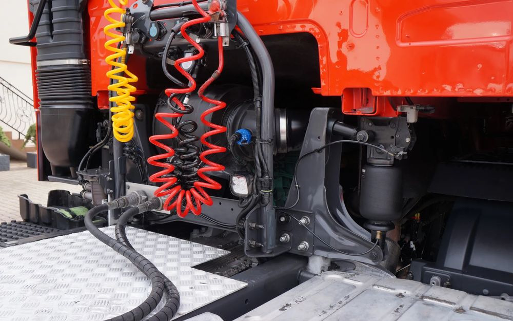 Volvo FH 4 EURO 6 GLOBETROTTER NISKI PRZEBIEG PEŁEN SERWIS - Tracteur routier: photos 5 Volvo FH 4 EURO 6 GLOBETROTTER NISKI PRZEBIEG PEŁEN SERWIS - Tracteur routier: photos 5