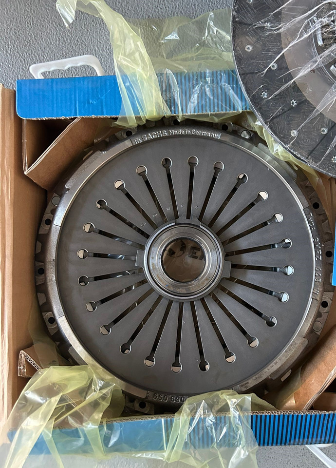 SACHS MANKAT 1-CLUTCH SET (DISC+PLATE+BEARING) - Embrayage et pièces pour Camion: photos 1 SACHS MANKAT 1-CLUTCH SET (DISC+PLATE+BEARING) - Embrayage et pièces pour Camion: photos 1