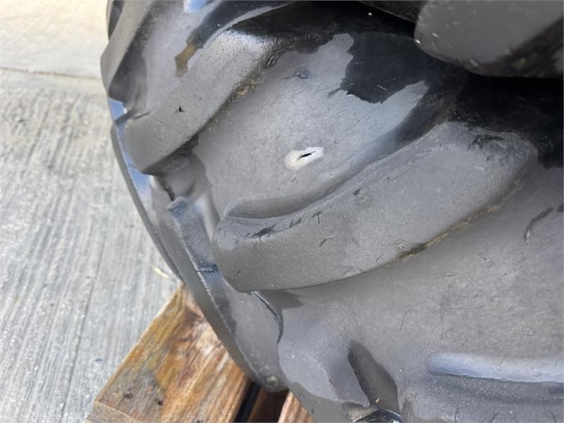 Firestone 340/85R36 and 380/90R50 New Holland Rowcrop Wheels - Pneus et jantes pour Machine agricole: photos 5 Firestone 340/85R36 and 380/90R50 New Holland Rowcrop Wheels - Pneus et jantes pour Machine agricole: photos 5